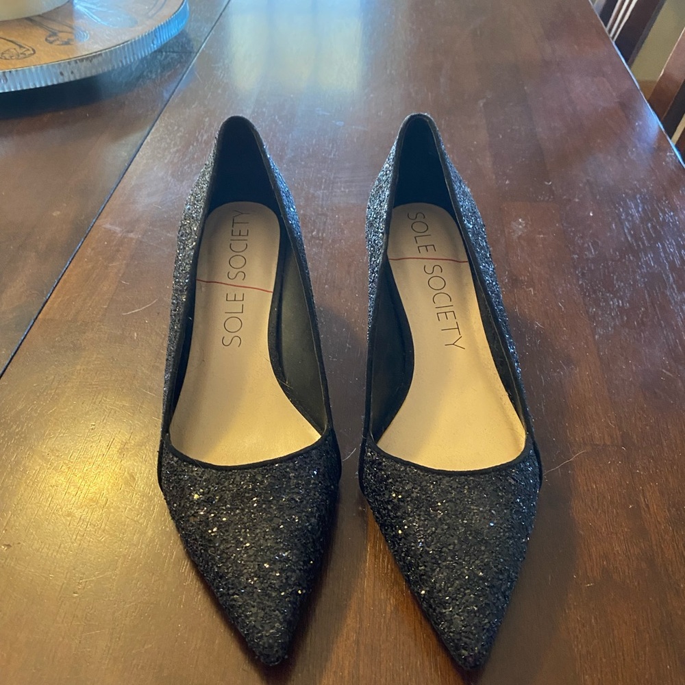 Beautiful sole society kitten heels in black